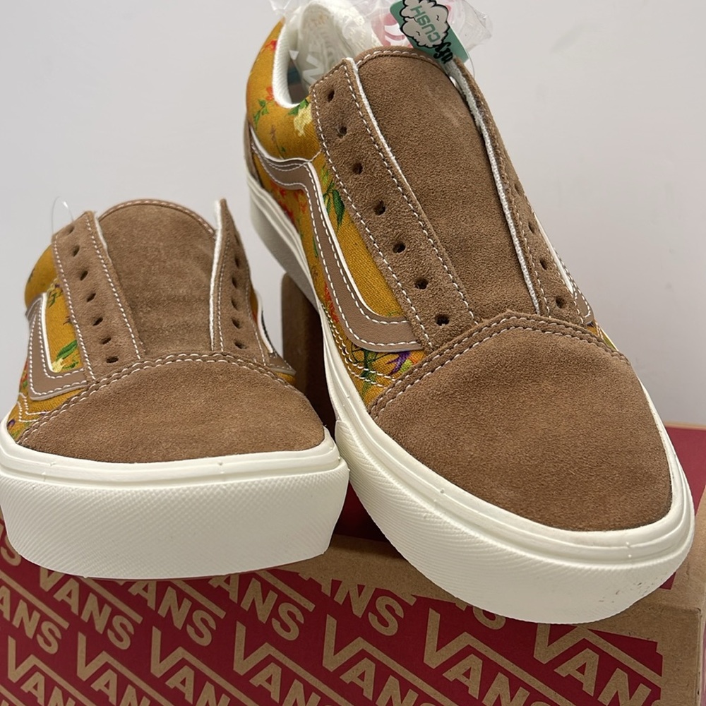 Vans WMNS Floral Tan Sneakers Comfycush Old
Fatal Floral Golden Brow
VN0A5DYC1M7 - Picture 5 of 16